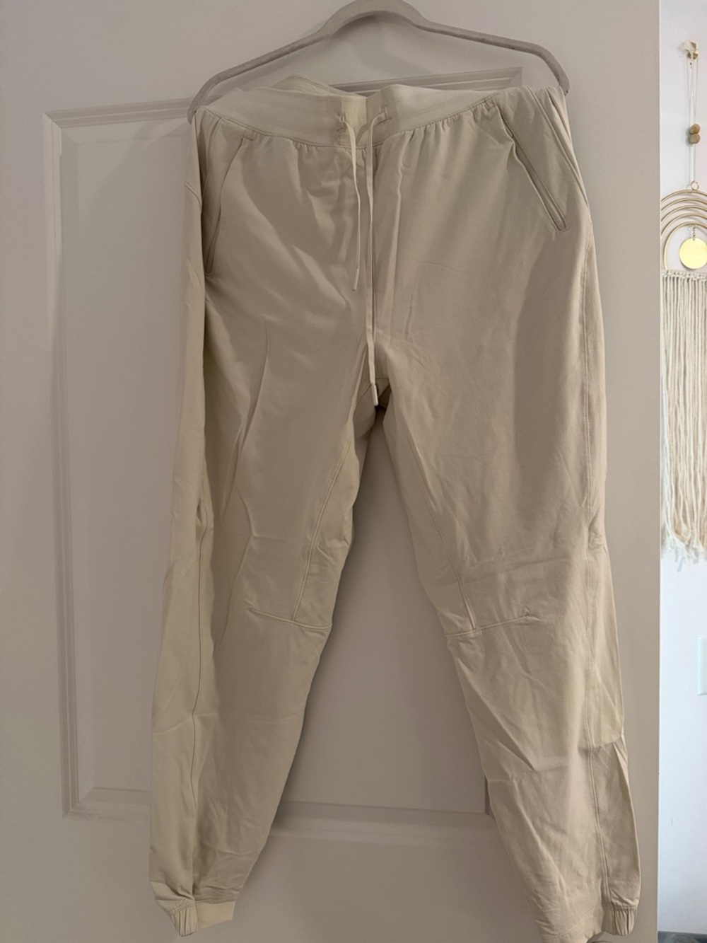 Women’s lululemon Cream Casual Jogger Pants